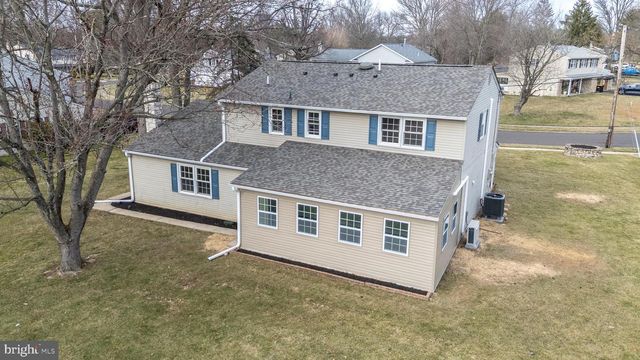 1433 SANDYS LN, North Wales, PA 19454