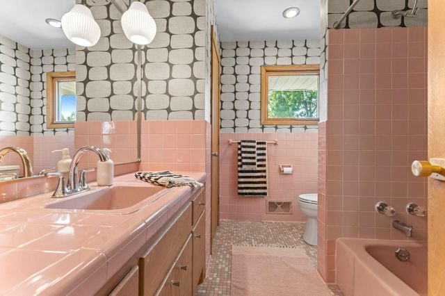 3317 Wendhurst Avenue, Saint Anthony, MN 55418