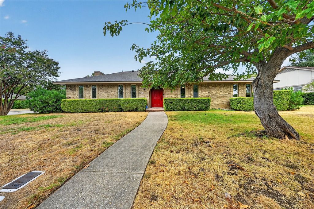 215 Roma Drive, Duncanville, TX 75116 — exterior