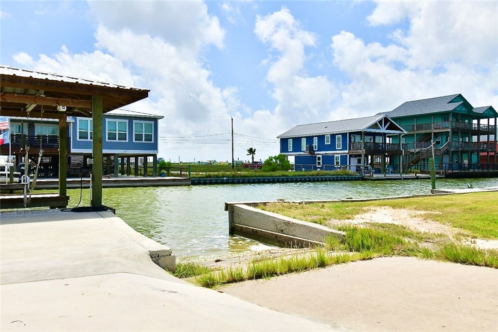 124 Belaire Dr, Rockport, TX 78382 — photo 3