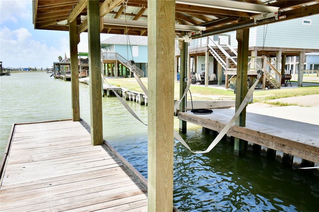 124 Belaire Dr, Rockport, TX 78382 — photo 4