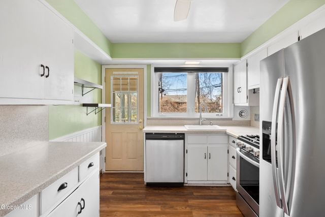 16 John David Lane, Albany, NY 12208