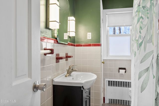 16 John David Lane, Albany, NY 12208