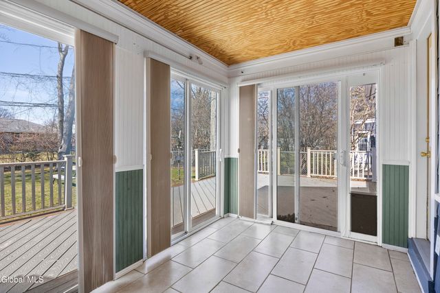 16 John David Lane, Albany, NY 12208