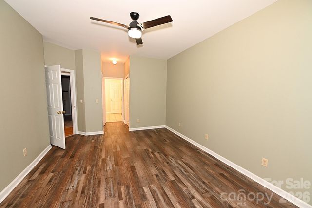 5505 Creek Point Drive, Hickory, NC 28601