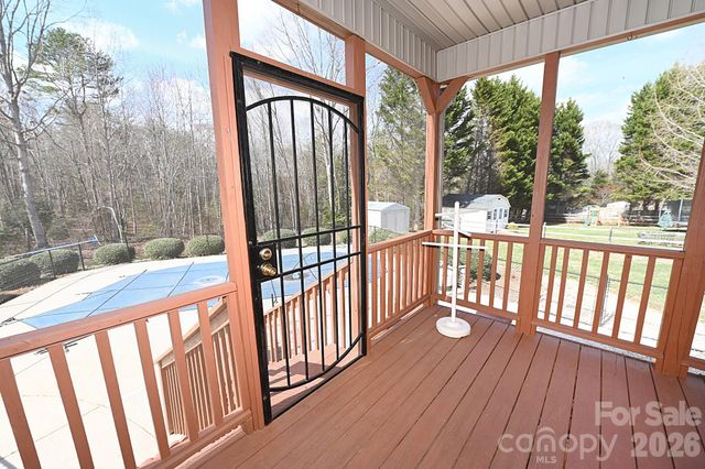 5505 Creek Point Drive, Hickory, NC 28601