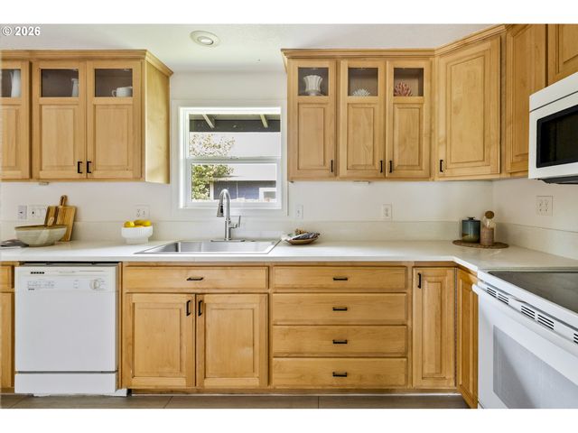 231 Ne 90TH Ave, Portland, OR 97220