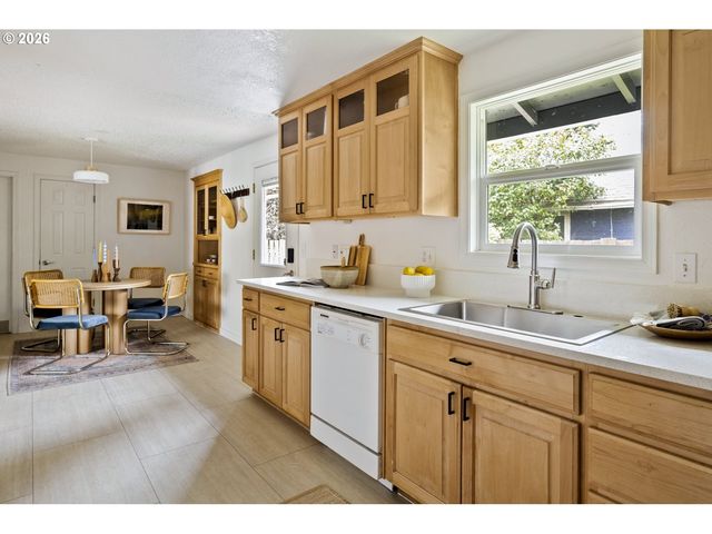 231 Ne 90TH Ave, Portland, OR 97220