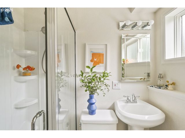 231 Ne 90TH Ave, Portland, OR 97220