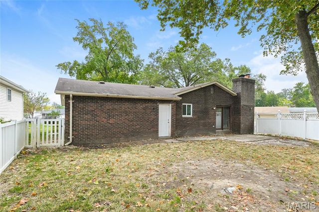 1215 Dawn Valley, Maryland Heights, MO 63043