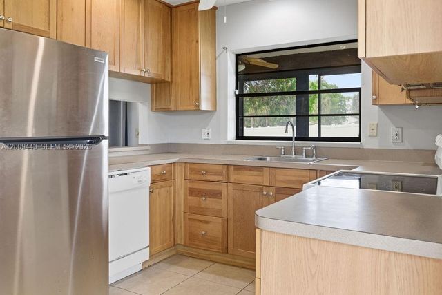 6125 Elsinore Cir, Green Acres, FL 33463