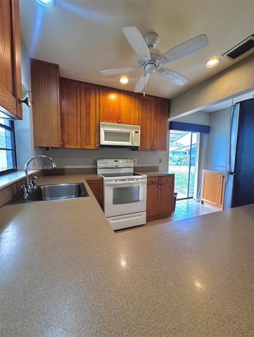 6125 Elsinore Cir, Green Acres, FL 33463