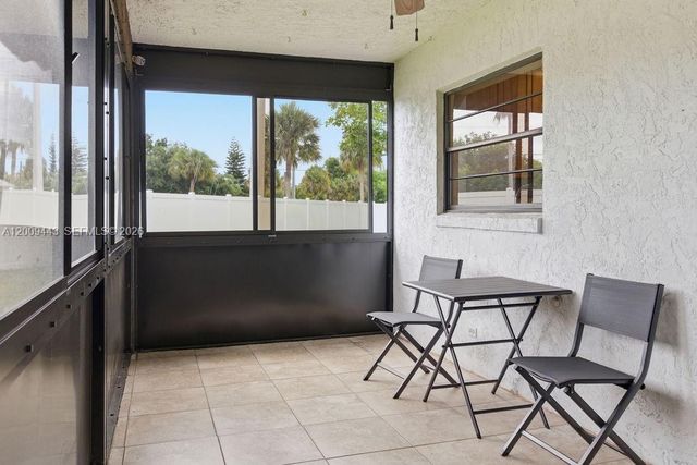 6125 Elsinore Cir, Green Acres, FL 33463