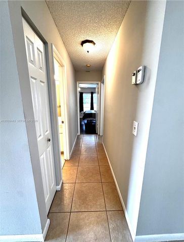 6125 Elsinore Cir, Green Acres, FL 33463