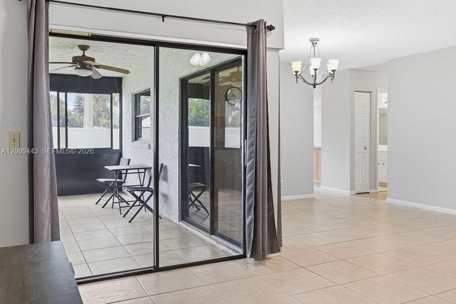 6125 Elsinore Cir, Green Acres, FL 33463