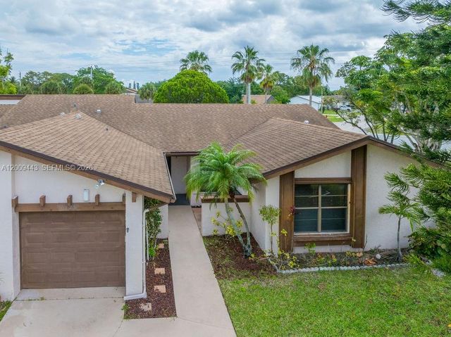 6125 Elsinore Cir, Green Acres, FL 33463