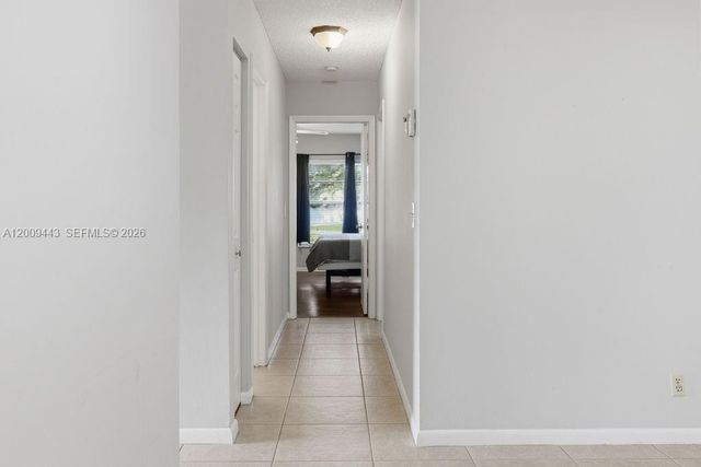 6125 Elsinore Cir, Green Acres, FL 33463