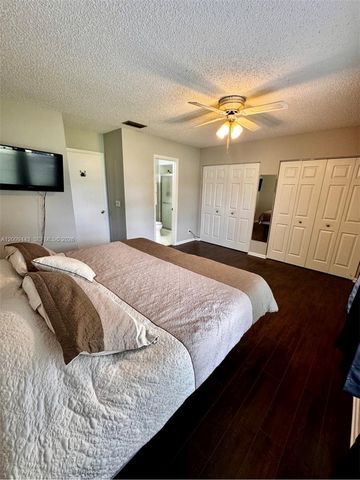 6125 Elsinore Cir, Green Acres, FL 33463
