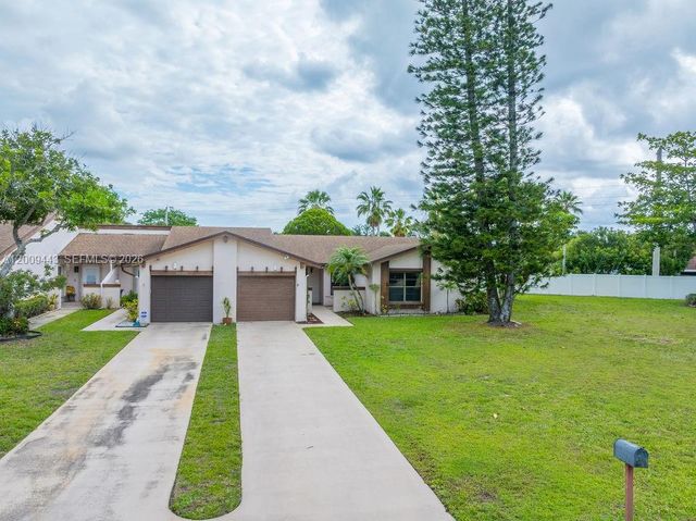 6125 Elsinore Cir, Green Acres, FL 33463