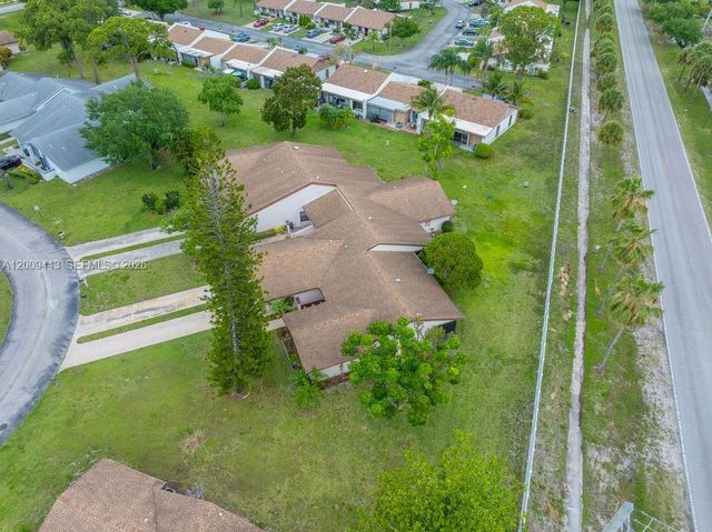6125 Elsinore Cir, Green Acres, FL 33463