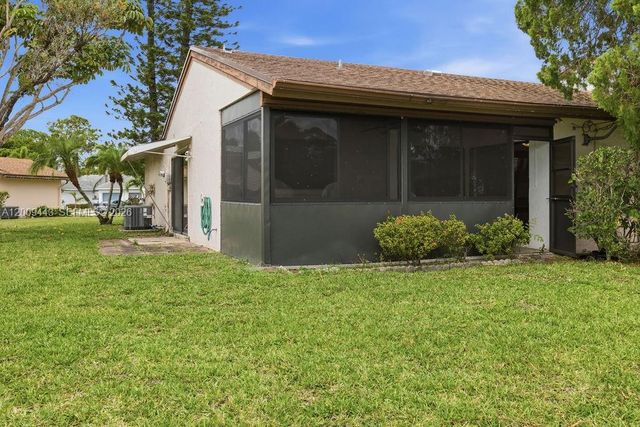 6125 Elsinore Cir, Green Acres, FL 33463