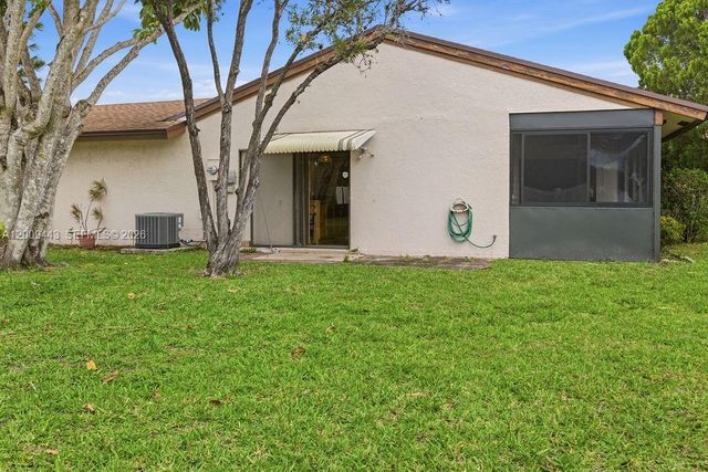 6125 Elsinore Cir, Green Acres, FL 33463