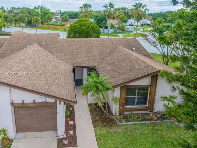 6125 Elsinore Cir, Green Acres, FL 33463