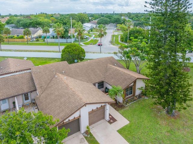6125 Elsinore Cir, Green Acres, FL 33463