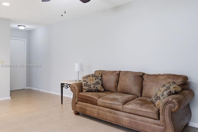6125 Elsinore Cir, Green Acres, FL 33463
