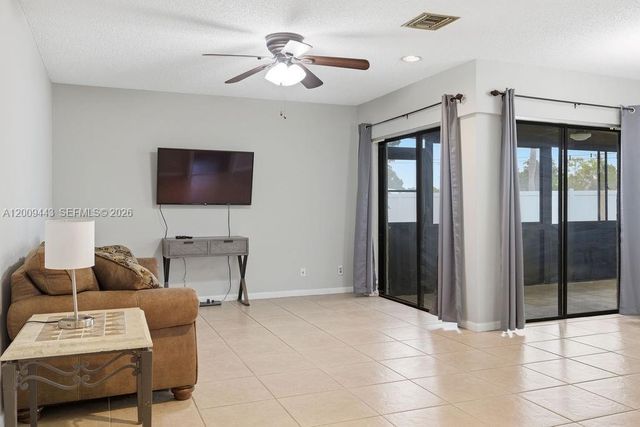 6125 Elsinore Cir, Green Acres, FL 33463