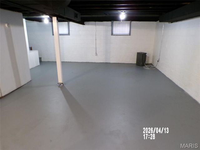 6783 Kenwood Drive, Northwoods, MO 63121
