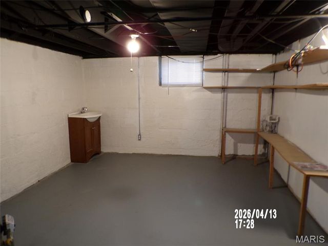 6783 Kenwood Drive, Northwoods, MO 63121