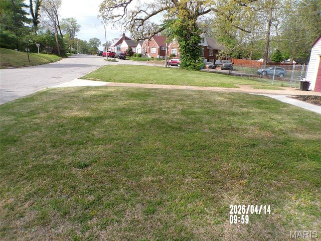 6783 Kenwood Drive, Northwoods, MO 63121