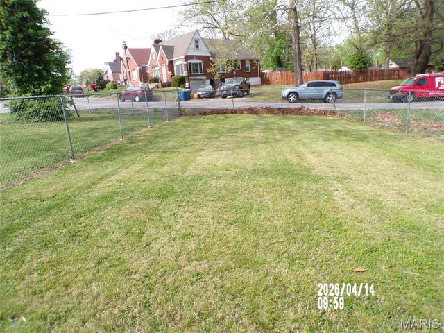 6783 Kenwood Drive, Northwoods, MO 63121