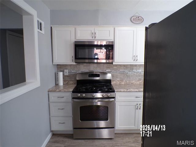 6783 Kenwood Drive, Northwoods, MO 63121