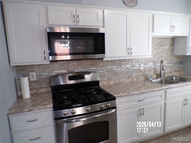 6783 Kenwood Drive, Northwoods, MO 63121