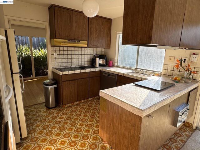 1233 Belknap Ct, Cupertino, CA 95014