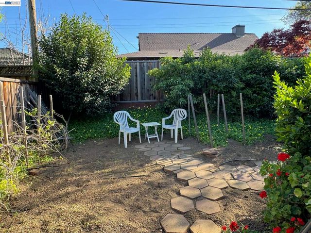 1233 Belknap Ct, Cupertino, CA 95014