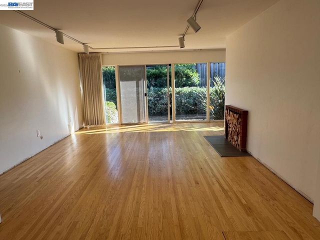 1233 Belknap Ct, Cupertino, CA 95014