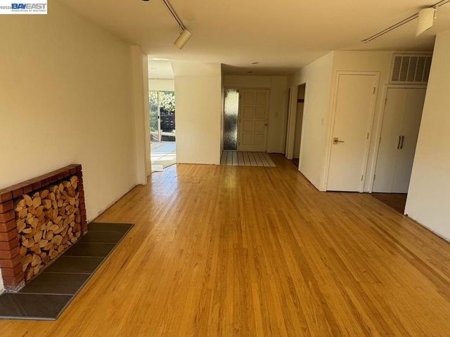 1233 Belknap Ct, Cupertino, CA 95014