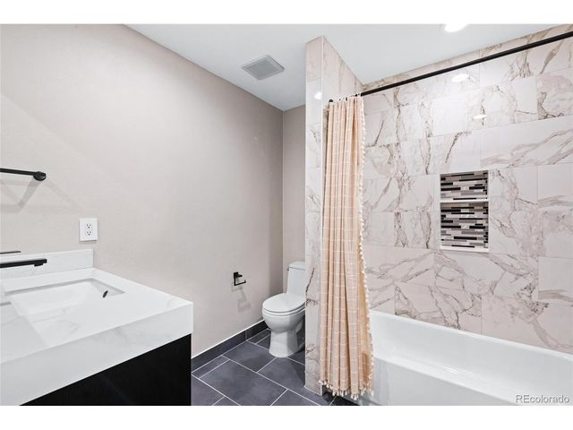 9012 W Center Ave, Lakewood, CO 80226