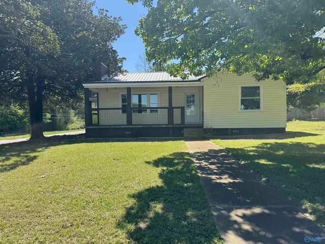 924 Guntersville Road, Arab, AL 35016