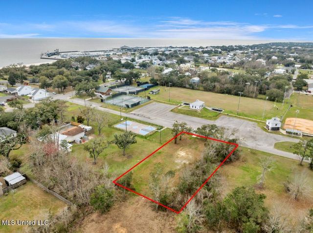 234 Fleitas Avenue, Pass Christian, MS 39571