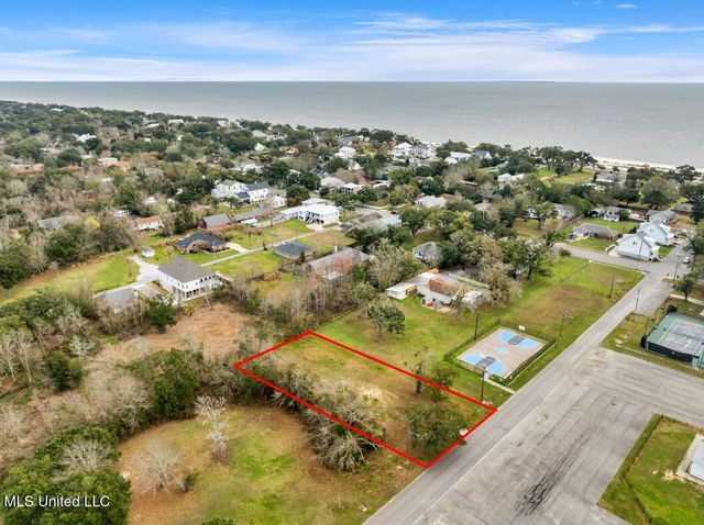 234 Fleitas Avenue, Pass Christian, MS 39571