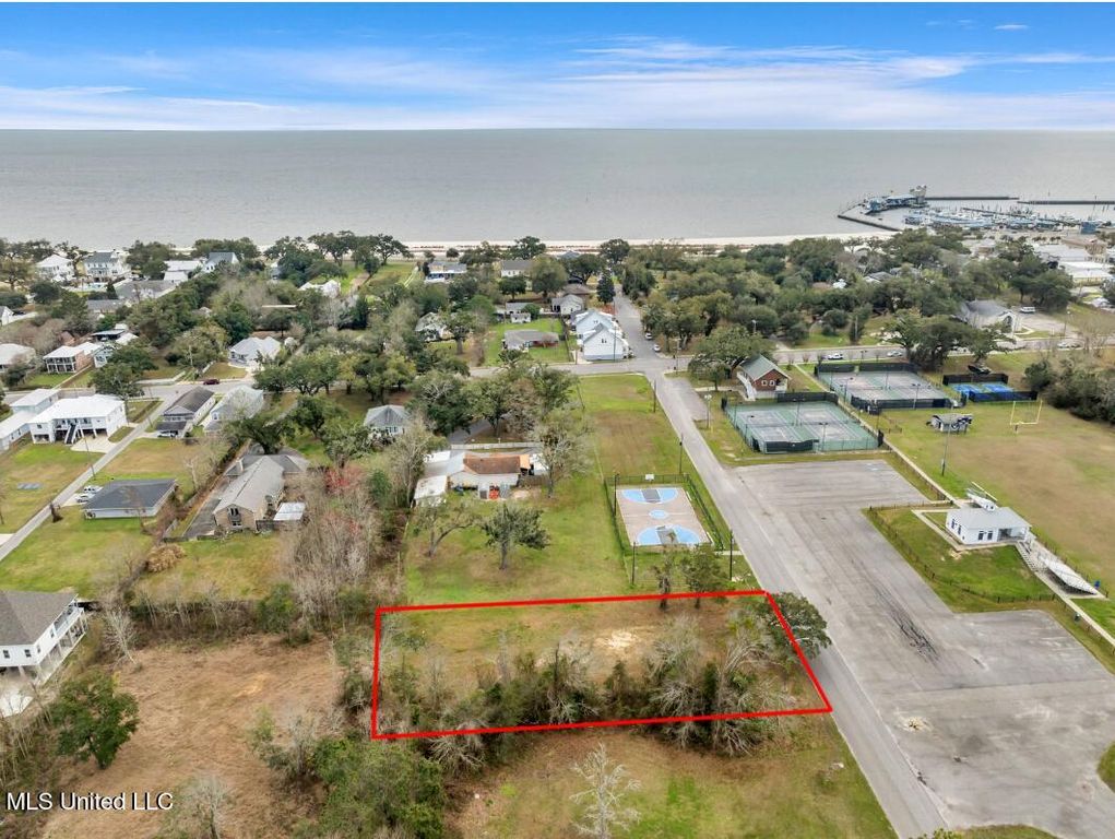 234 Fleitas Avenue, Pass Christian, MS 39571