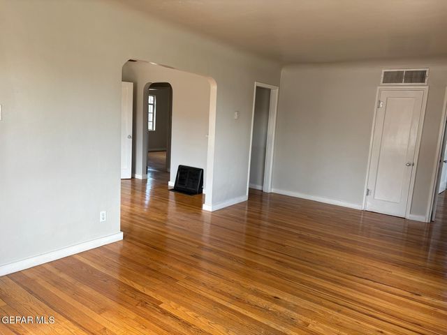 3801 Mountain Avenue, El Paso, TX 79930