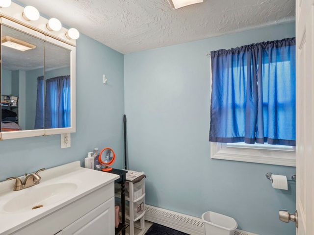117 Pond Street, Newton, NH 03858