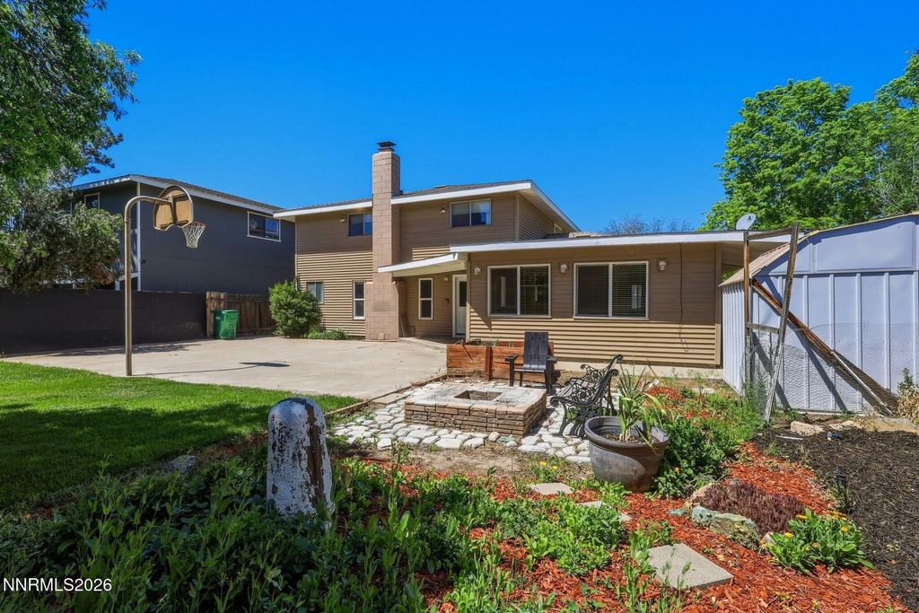 Image 31 of property listing at 201 Simone Avenue, Carson City, NV 89701
