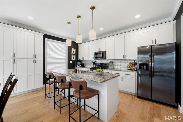 6980 Tholozan Avenue, St Louis, MO 63109