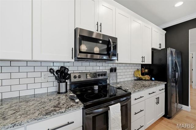 6980 Tholozan Avenue, St Louis, MO 63109